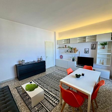 4 Balconi House- Appartamento Moderno A Lecce Exteriér fotografie